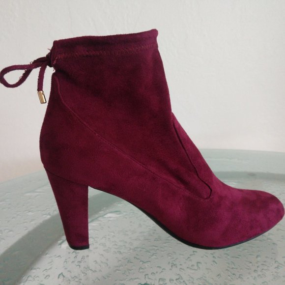 Unisa Shoes - Raspberry suede booties